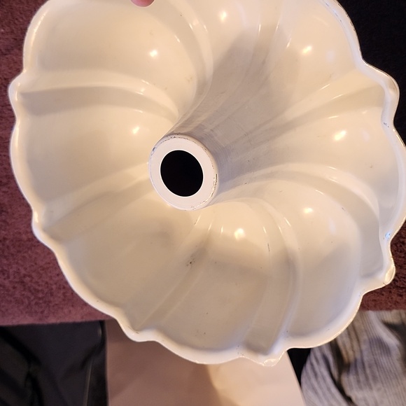 Bundt pan - Picture 6 of 8